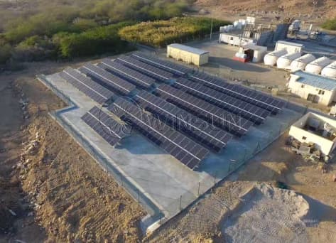 Sistema di montaggio a terra con base in cemento 111KW in Oman